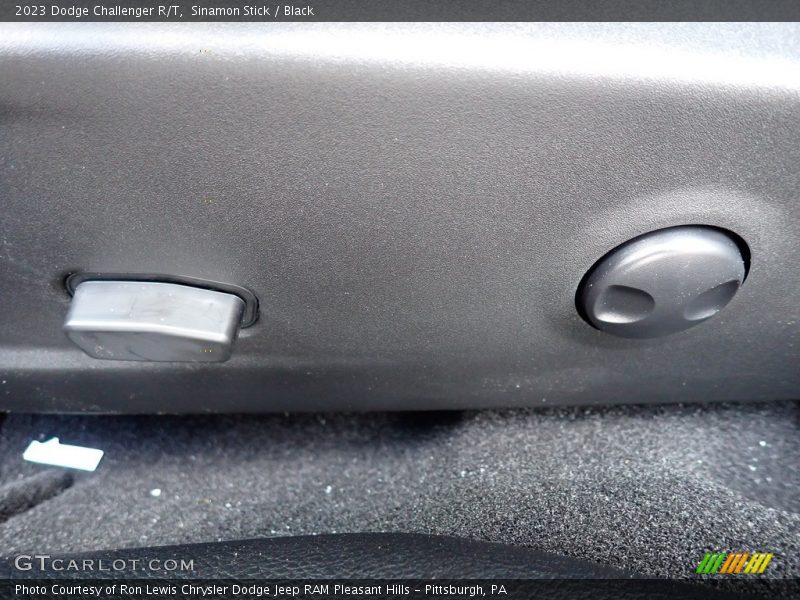 Sinamon Stick / Black 2023 Dodge Challenger R/T