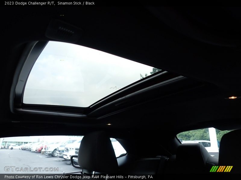 Sinamon Stick / Black 2023 Dodge Challenger R/T