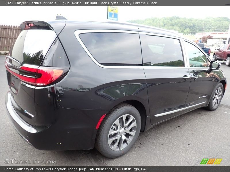 Brilliant Black Crystal Pearl / Caramel/Black 2023 Chrysler Pacifica Pinnacle Plug-In Hybrid