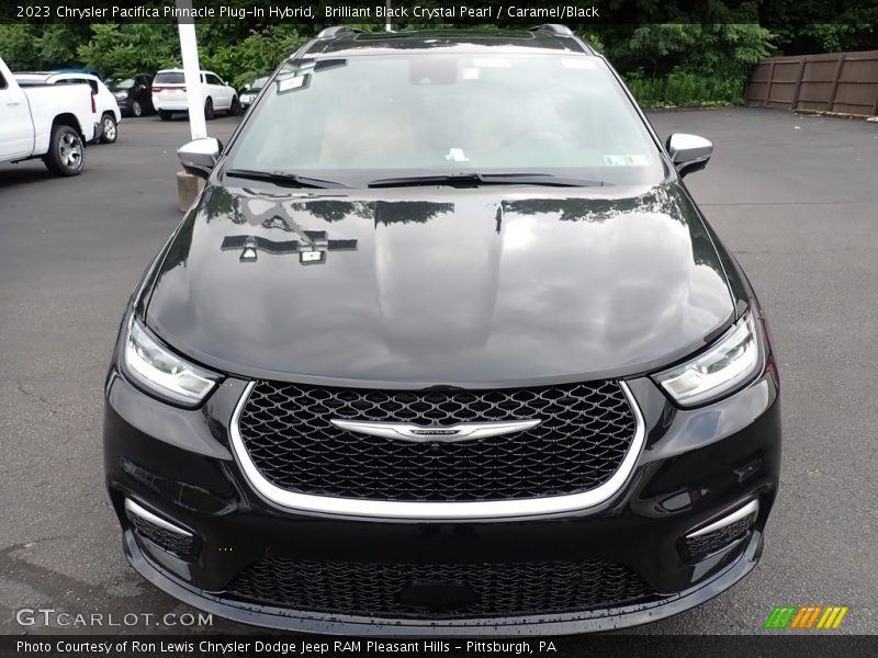 Brilliant Black Crystal Pearl / Caramel/Black 2023 Chrysler Pacifica Pinnacle Plug-In Hybrid