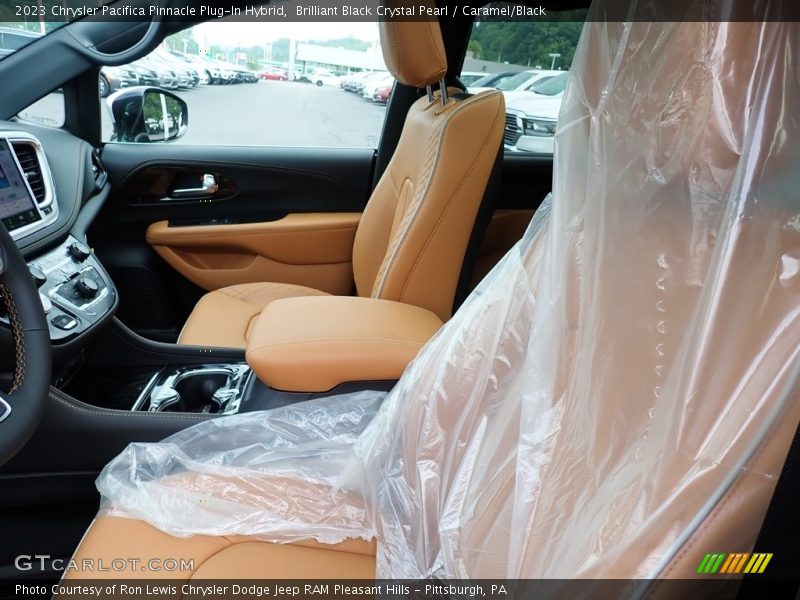 Brilliant Black Crystal Pearl / Caramel/Black 2023 Chrysler Pacifica Pinnacle Plug-In Hybrid