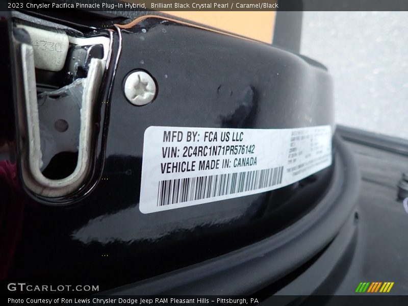 Brilliant Black Crystal Pearl / Caramel/Black 2023 Chrysler Pacifica Pinnacle Plug-In Hybrid