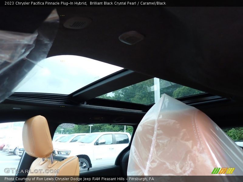 Brilliant Black Crystal Pearl / Caramel/Black 2023 Chrysler Pacifica Pinnacle Plug-In Hybrid