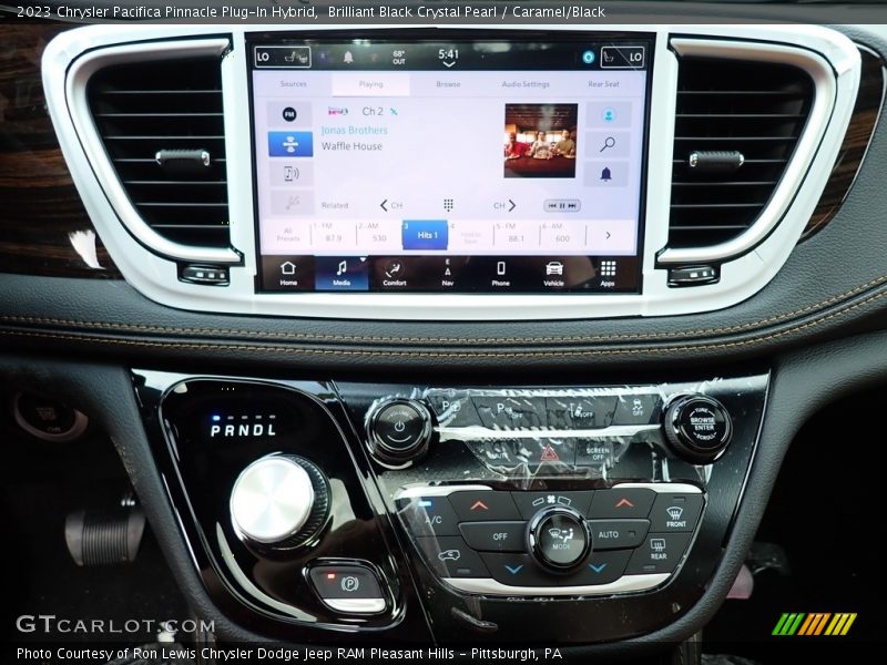 Brilliant Black Crystal Pearl / Caramel/Black 2023 Chrysler Pacifica Pinnacle Plug-In Hybrid