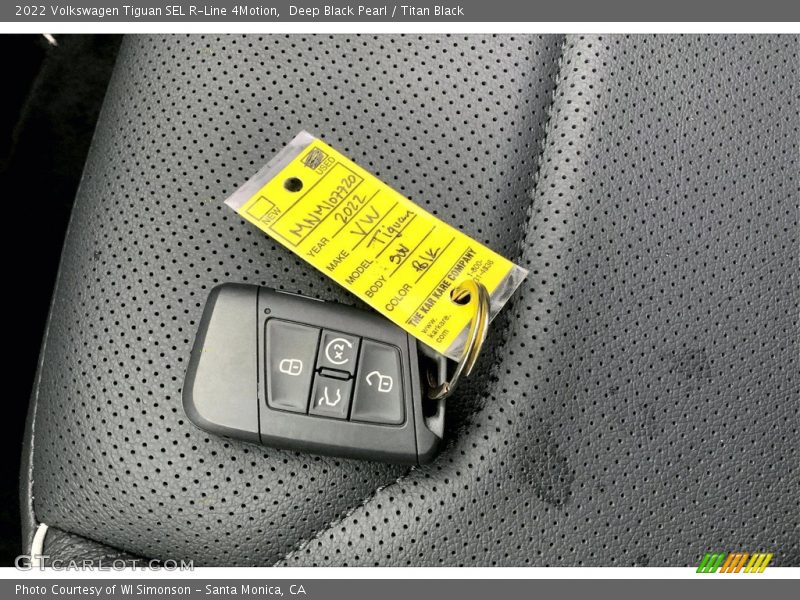 Keys of 2022 Tiguan SEL R-Line 4Motion