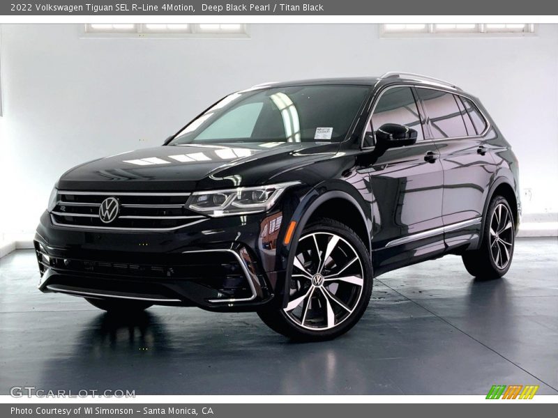 Front 3/4 View of 2022 Tiguan SEL R-Line 4Motion