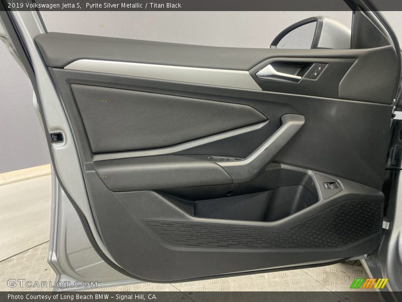 Door Panel of 2019 Jetta S