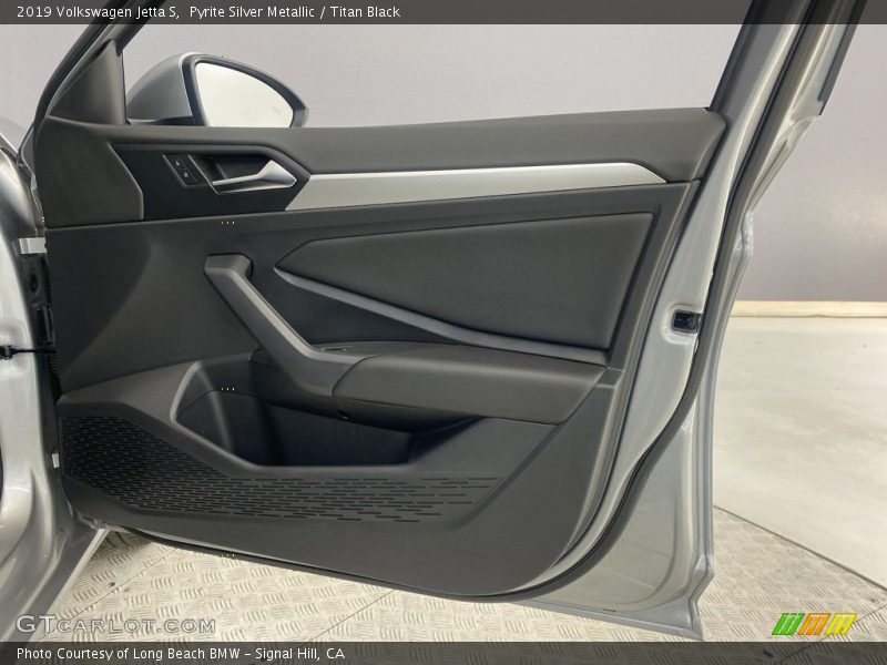 Door Panel of 2019 Jetta S