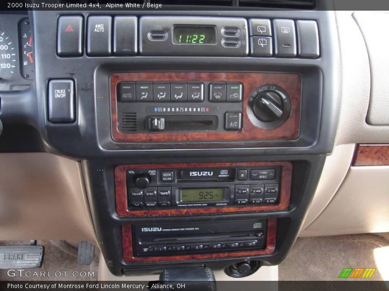 Alpine White / Beige 2000 Isuzu Trooper Limited 4x4