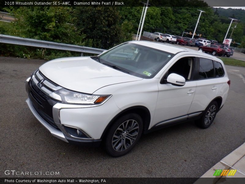 Diamond White Pearl / Black 2018 Mitsubishi Outlander SE S-AWC