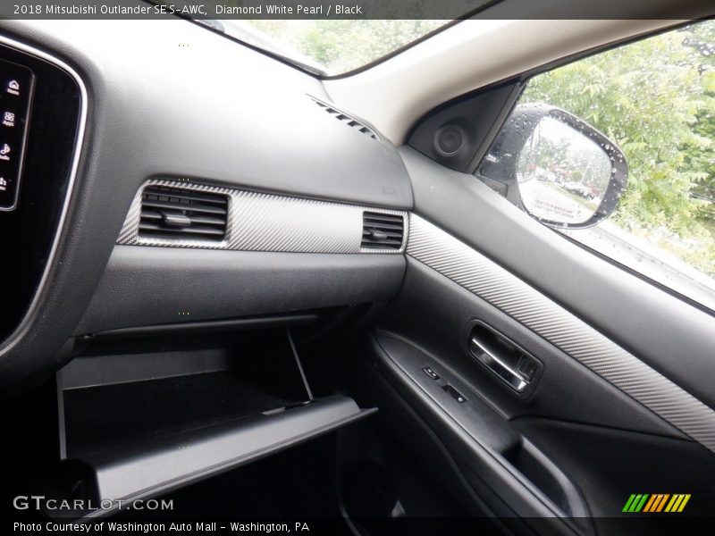 Diamond White Pearl / Black 2018 Mitsubishi Outlander SE S-AWC