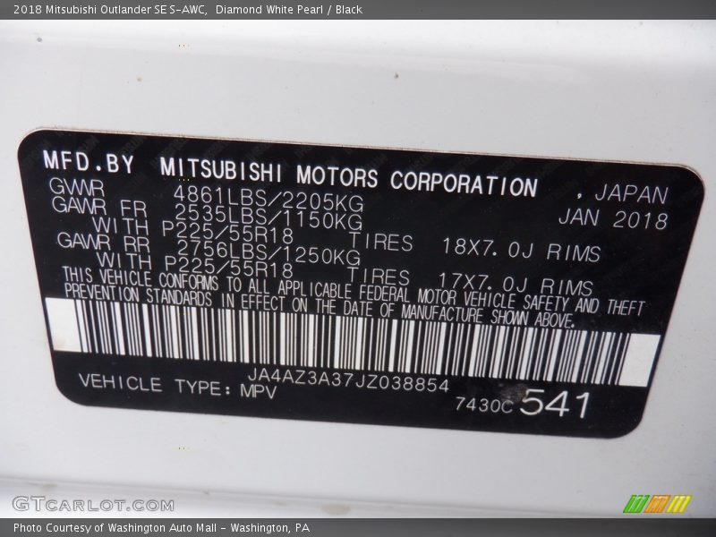 Diamond White Pearl / Black 2018 Mitsubishi Outlander SE S-AWC