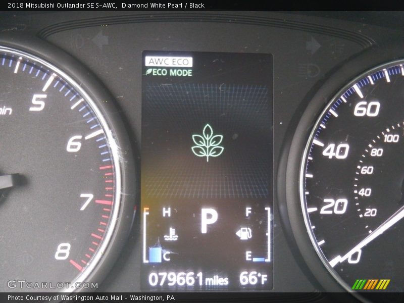 Diamond White Pearl / Black 2018 Mitsubishi Outlander SE S-AWC