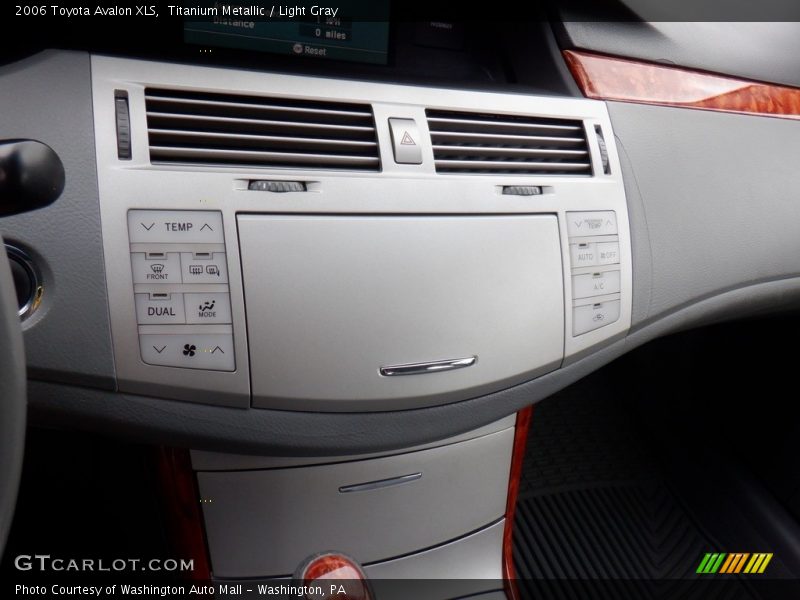 Titanium Metallic / Light Gray 2006 Toyota Avalon XLS