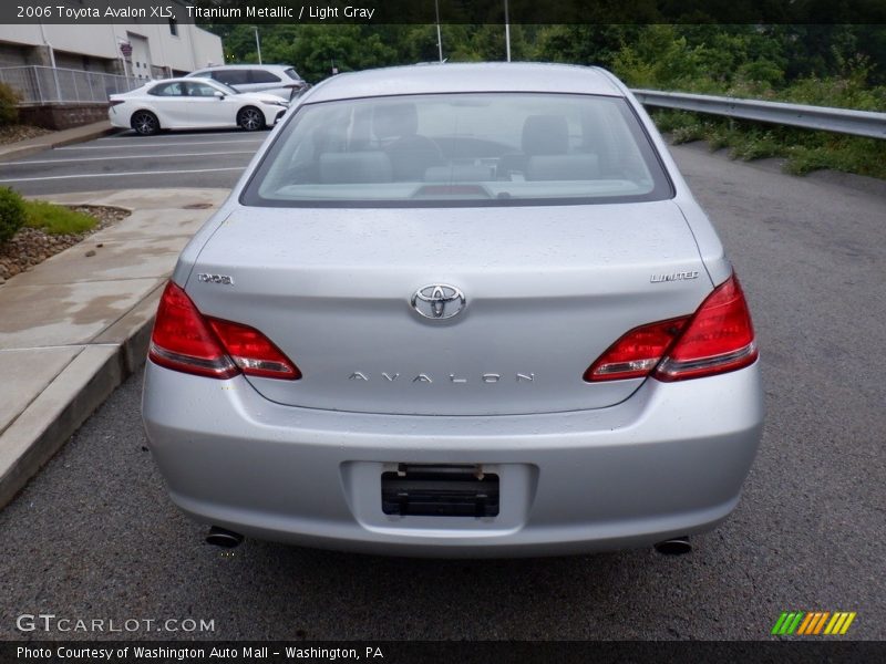 Titanium Metallic / Light Gray 2006 Toyota Avalon XLS