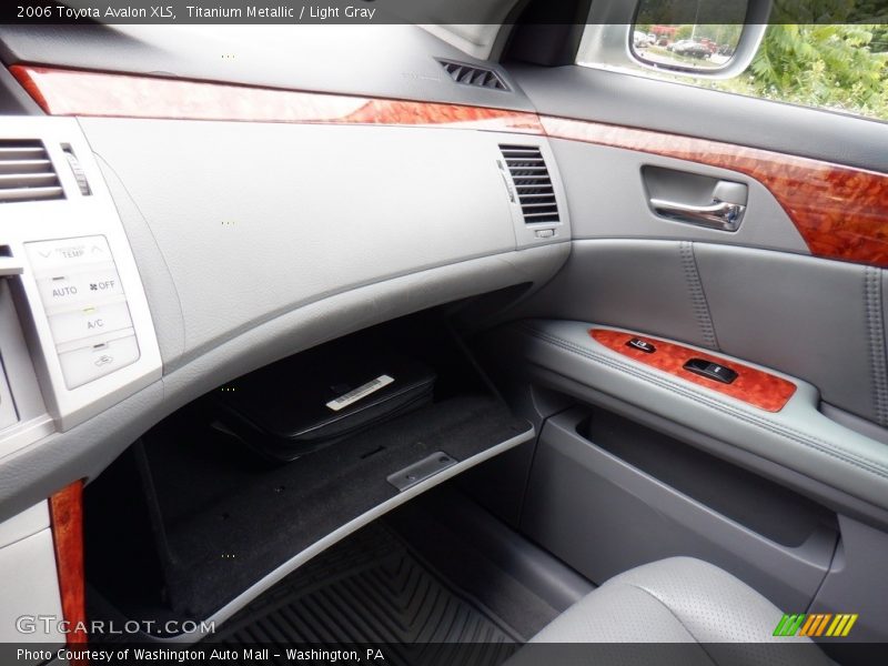 Titanium Metallic / Light Gray 2006 Toyota Avalon XLS