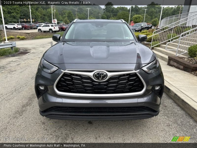 Magnetic Gray Metallic / Black 2023 Toyota Highlander XLE