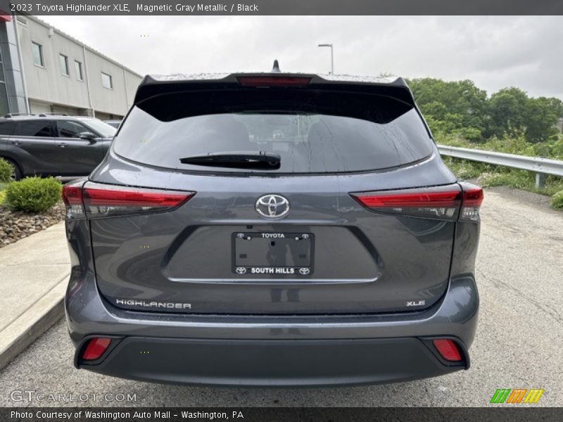 Magnetic Gray Metallic / Black 2023 Toyota Highlander XLE