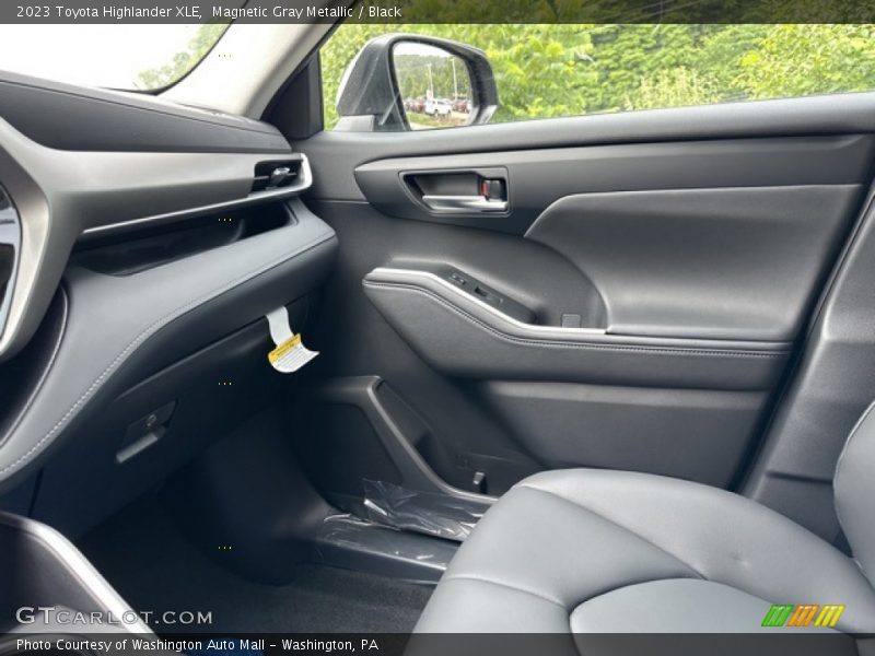 Magnetic Gray Metallic / Black 2023 Toyota Highlander XLE