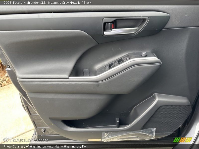Magnetic Gray Metallic / Black 2023 Toyota Highlander XLE