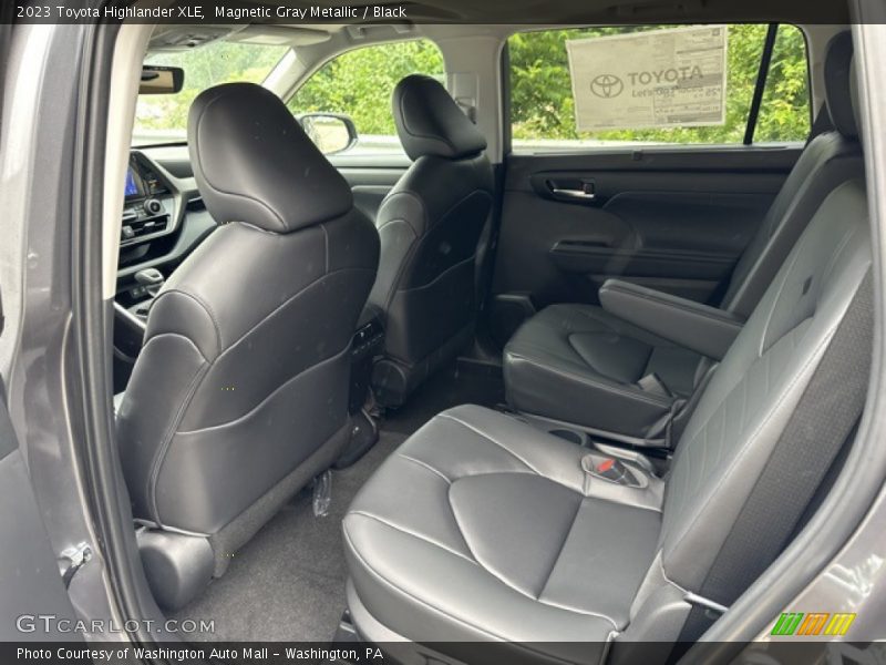 Magnetic Gray Metallic / Black 2023 Toyota Highlander XLE