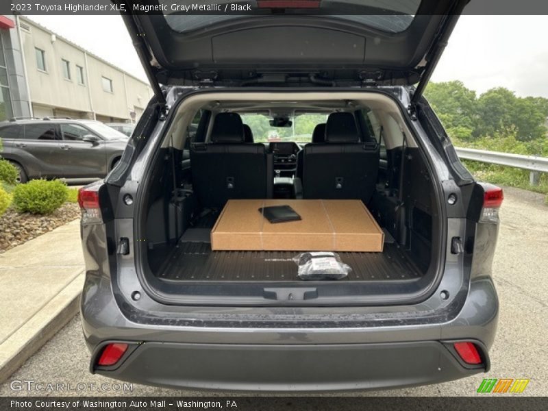 Magnetic Gray Metallic / Black 2023 Toyota Highlander XLE