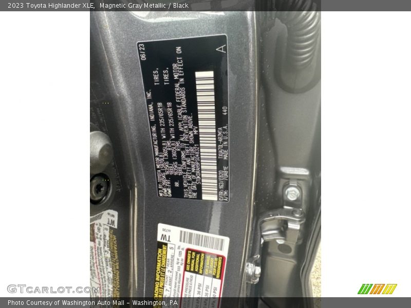 Magnetic Gray Metallic / Black 2023 Toyota Highlander XLE