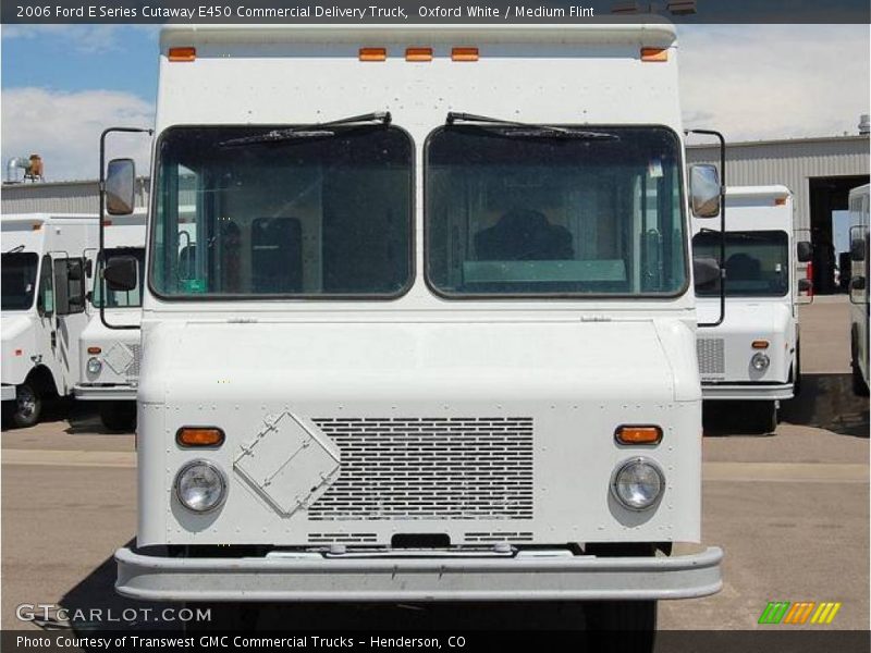 Oxford White / Medium Flint 2006 Ford E Series Cutaway E450 Commercial Delivery Truck