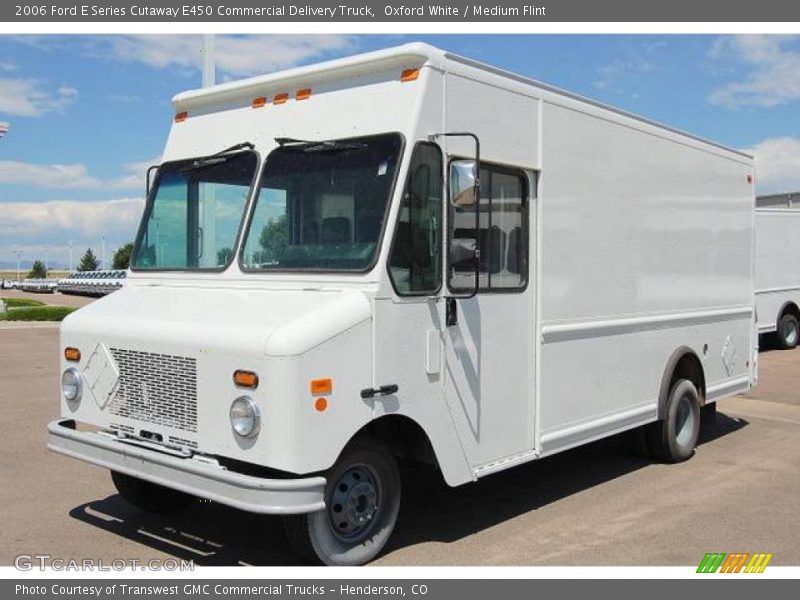 Oxford White / Medium Flint 2006 Ford E Series Cutaway E450 Commercial Delivery Truck