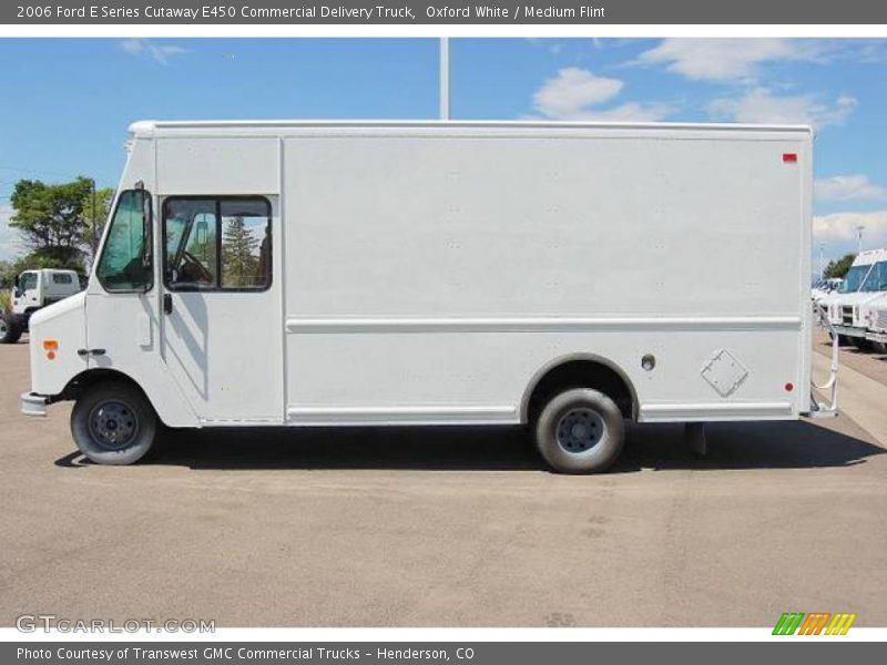 Oxford White / Medium Flint 2006 Ford E Series Cutaway E450 Commercial Delivery Truck