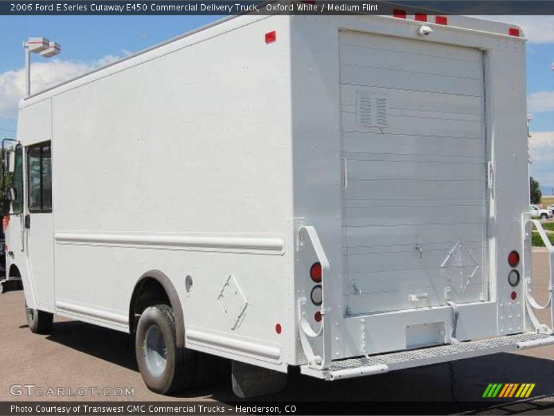 Oxford White / Medium Flint 2006 Ford E Series Cutaway E450 Commercial Delivery Truck