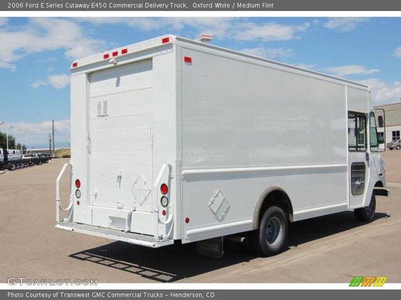 Oxford White / Medium Flint 2006 Ford E Series Cutaway E450 Commercial Delivery Truck