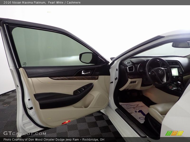 Pearl White / Cashmere 2016 Nissan Maxima Platinum