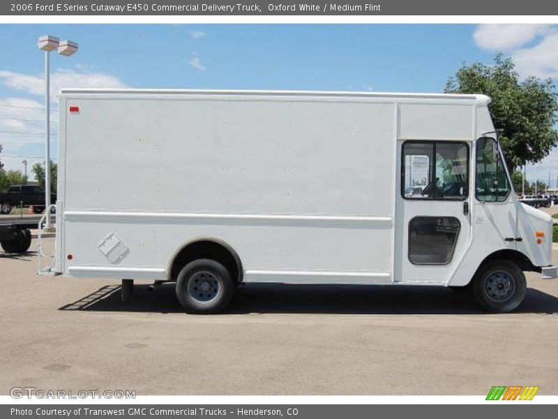 Oxford White / Medium Flint 2006 Ford E Series Cutaway E450 Commercial Delivery Truck
