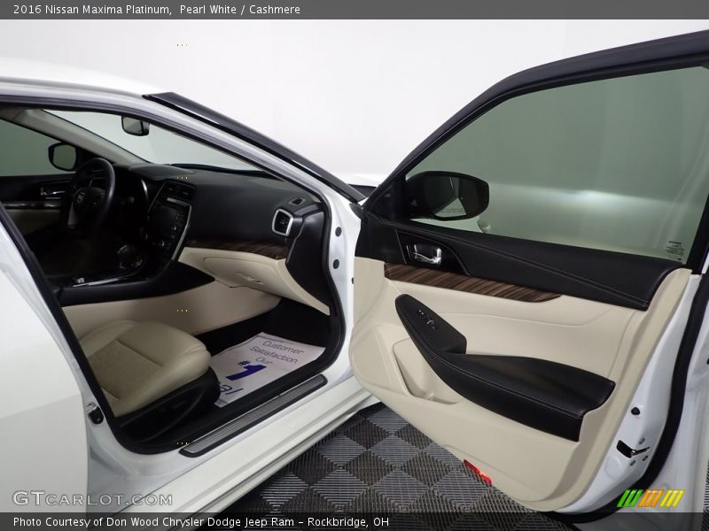 Pearl White / Cashmere 2016 Nissan Maxima Platinum