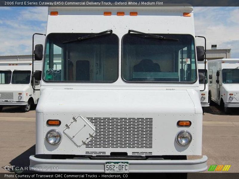 Oxford White / Medium Flint 2006 Ford E Series Cutaway E450 Commercial Delivery Truck