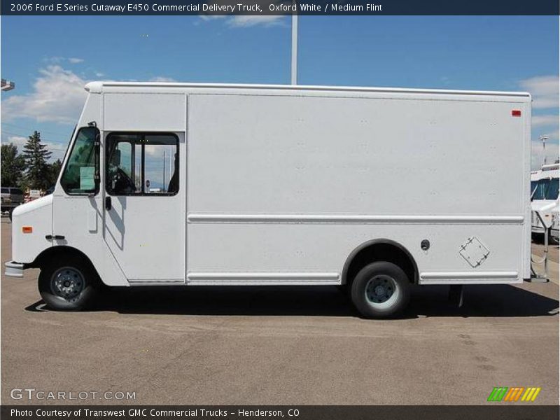 Oxford White / Medium Flint 2006 Ford E Series Cutaway E450 Commercial Delivery Truck