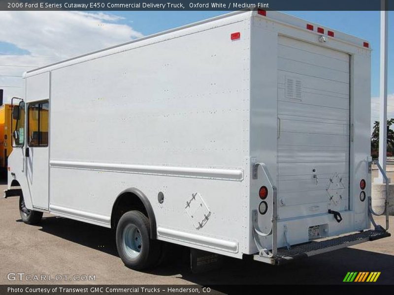 Oxford White / Medium Flint 2006 Ford E Series Cutaway E450 Commercial Delivery Truck