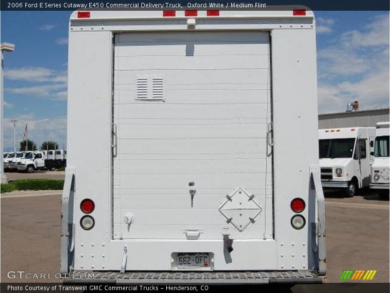 Oxford White / Medium Flint 2006 Ford E Series Cutaway E450 Commercial Delivery Truck