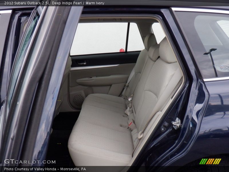 Deep Indigo Pearl / Warm Ivory 2012 Subaru Outback 2.5i