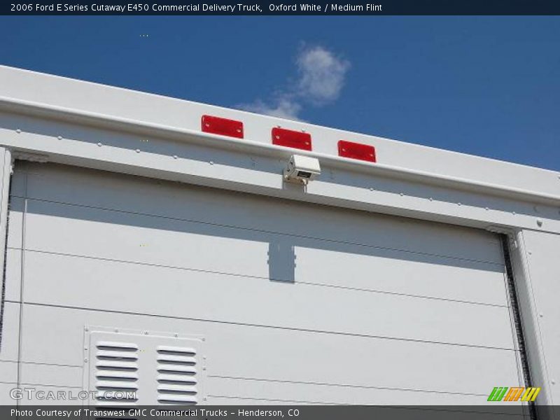 Oxford White / Medium Flint 2006 Ford E Series Cutaway E450 Commercial Delivery Truck