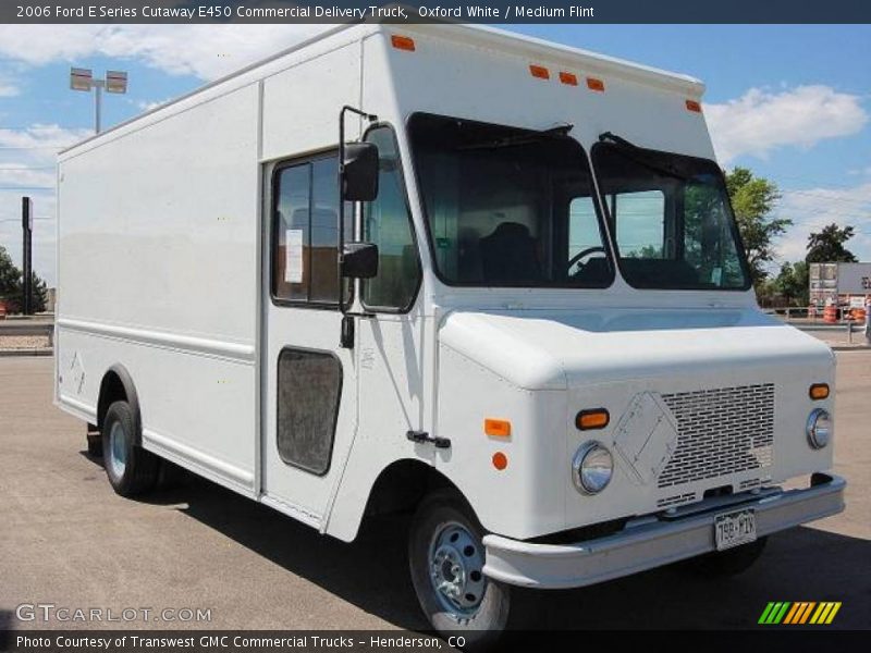 Oxford White / Medium Flint 2006 Ford E Series Cutaway E450 Commercial Delivery Truck