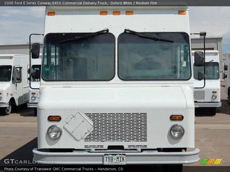 Oxford White / Medium Flint 2006 Ford E Series Cutaway E450 Commercial Delivery Truck