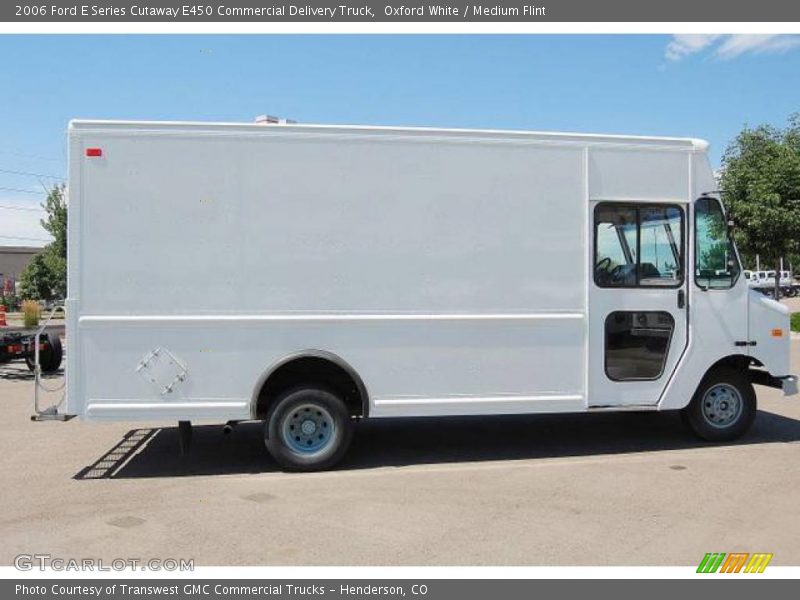 Oxford White / Medium Flint 2006 Ford E Series Cutaway E450 Commercial Delivery Truck