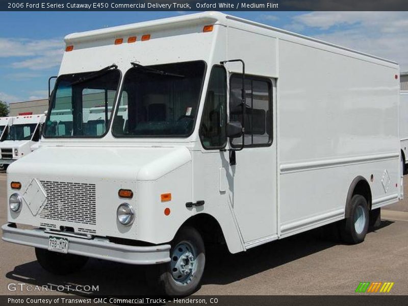 Oxford White / Medium Flint 2006 Ford E Series Cutaway E450 Commercial Delivery Truck