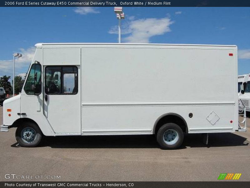 Oxford White / Medium Flint 2006 Ford E Series Cutaway E450 Commercial Delivery Truck