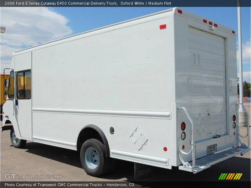Oxford White / Medium Flint 2006 Ford E Series Cutaway E450 Commercial Delivery Truck