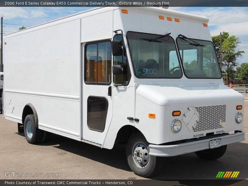 Oxford White / Medium Flint 2006 Ford E Series Cutaway E450 Commercial Delivery Truck