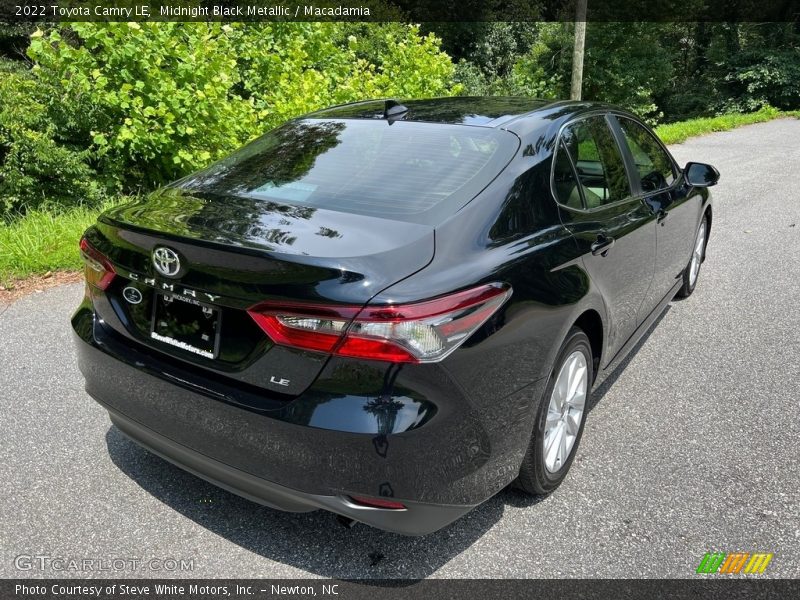 Midnight Black Metallic / Macadamia 2022 Toyota Camry LE
