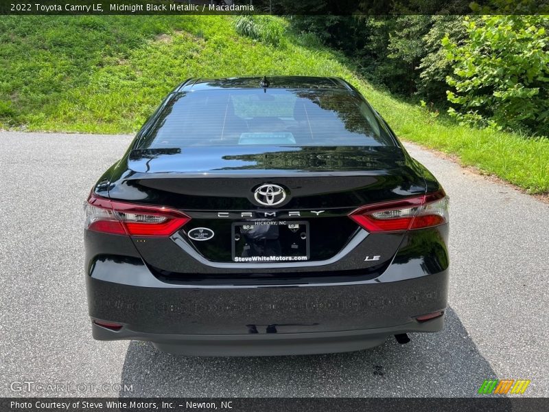 Midnight Black Metallic / Macadamia 2022 Toyota Camry LE